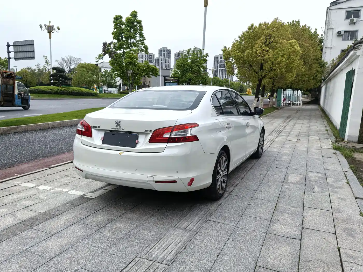 Peugeot 408 2014 1.8L Automatic Luxury Edition фото 5