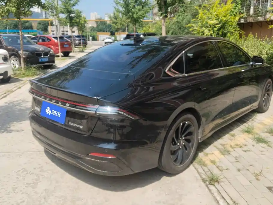 Photo 3 - Lincoln Z
