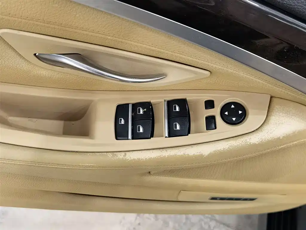 BMW 5 Series 2014 525Li Leading фото 9