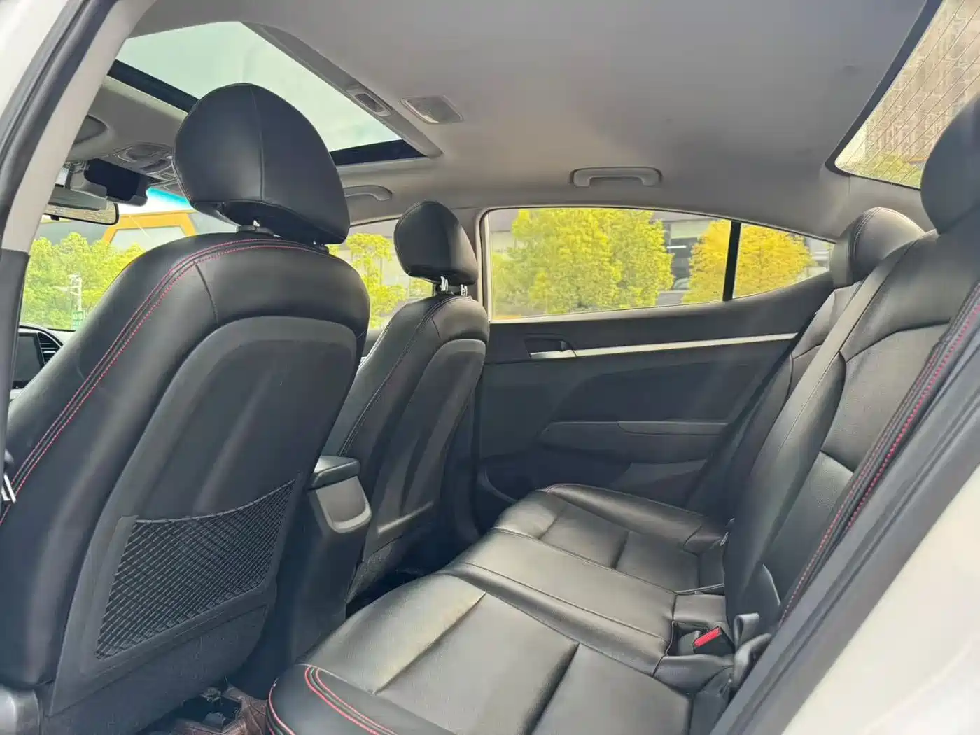 Hyundai Elantra 2018 1.6L Automatic 15th Anniversary Special Edition фото 4