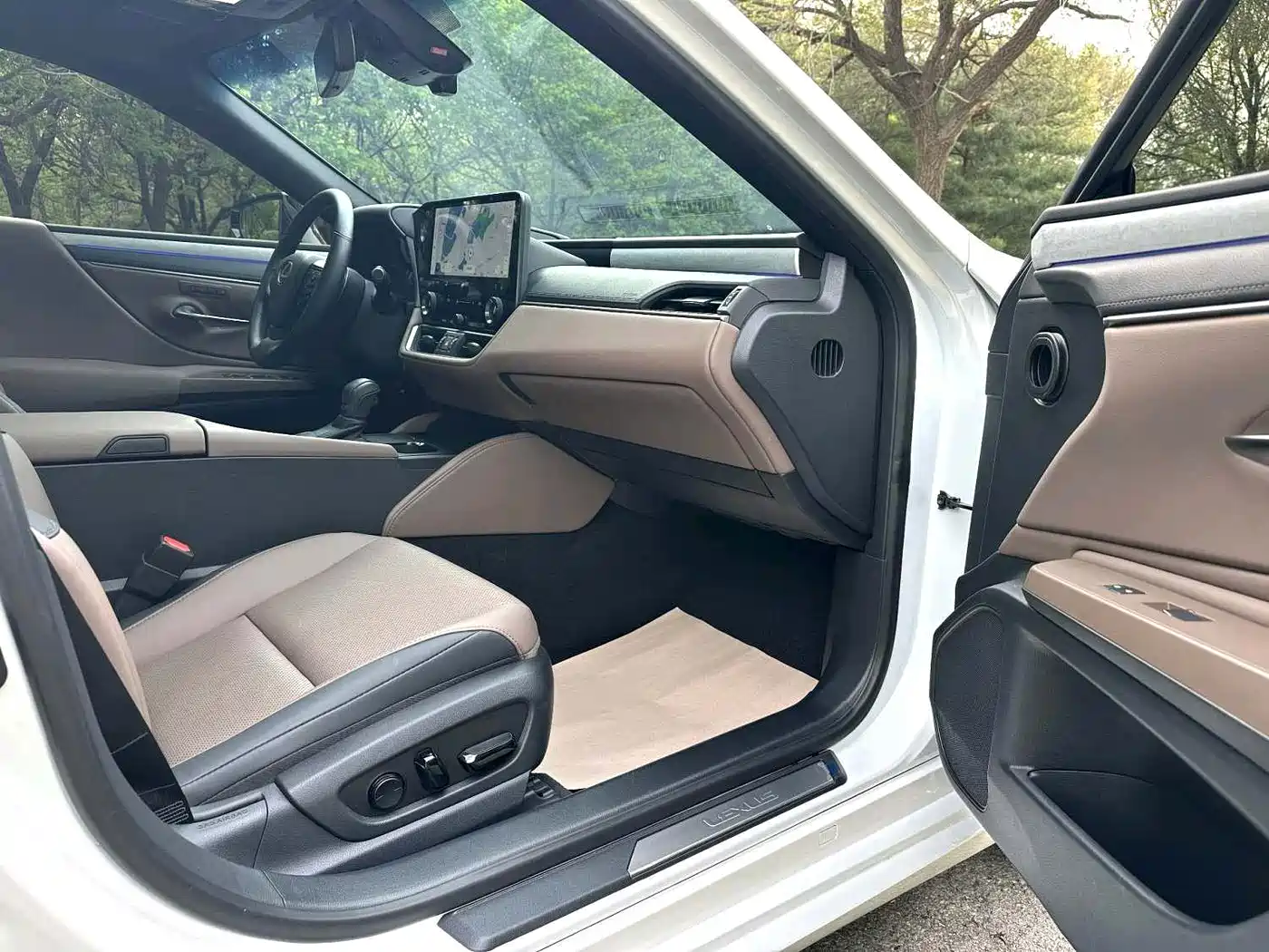 Lexus ES 2025 200 Ultimate Edition фото 15