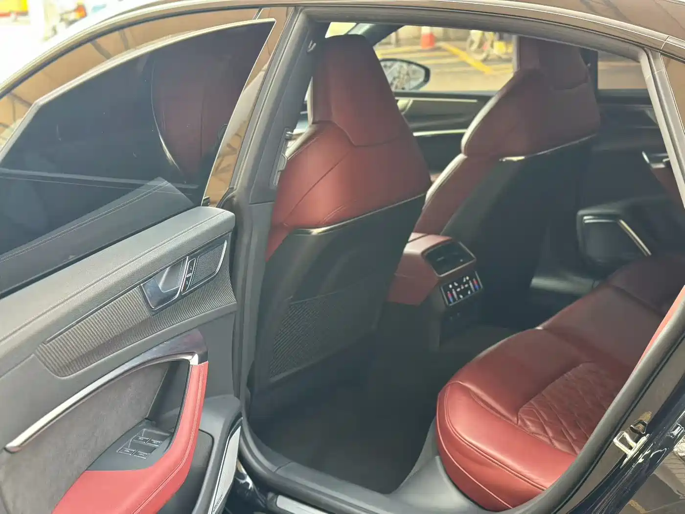 Audi A7L 2024 45 TFSI quattro Black Warrior Edition фото 6