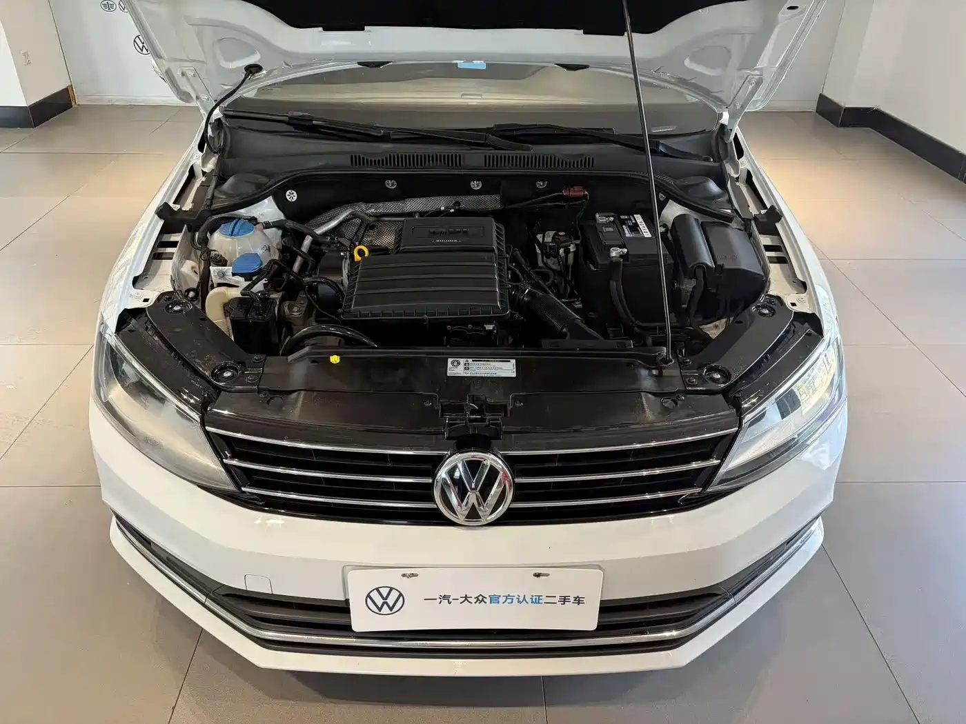 Volkswagen Sagitar 2018 1.6L Automatic Comfort фото 6
