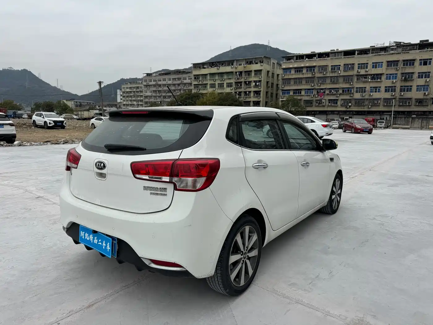 Kia K2 2015 Hatchback 1.6L AT Premium фото 6