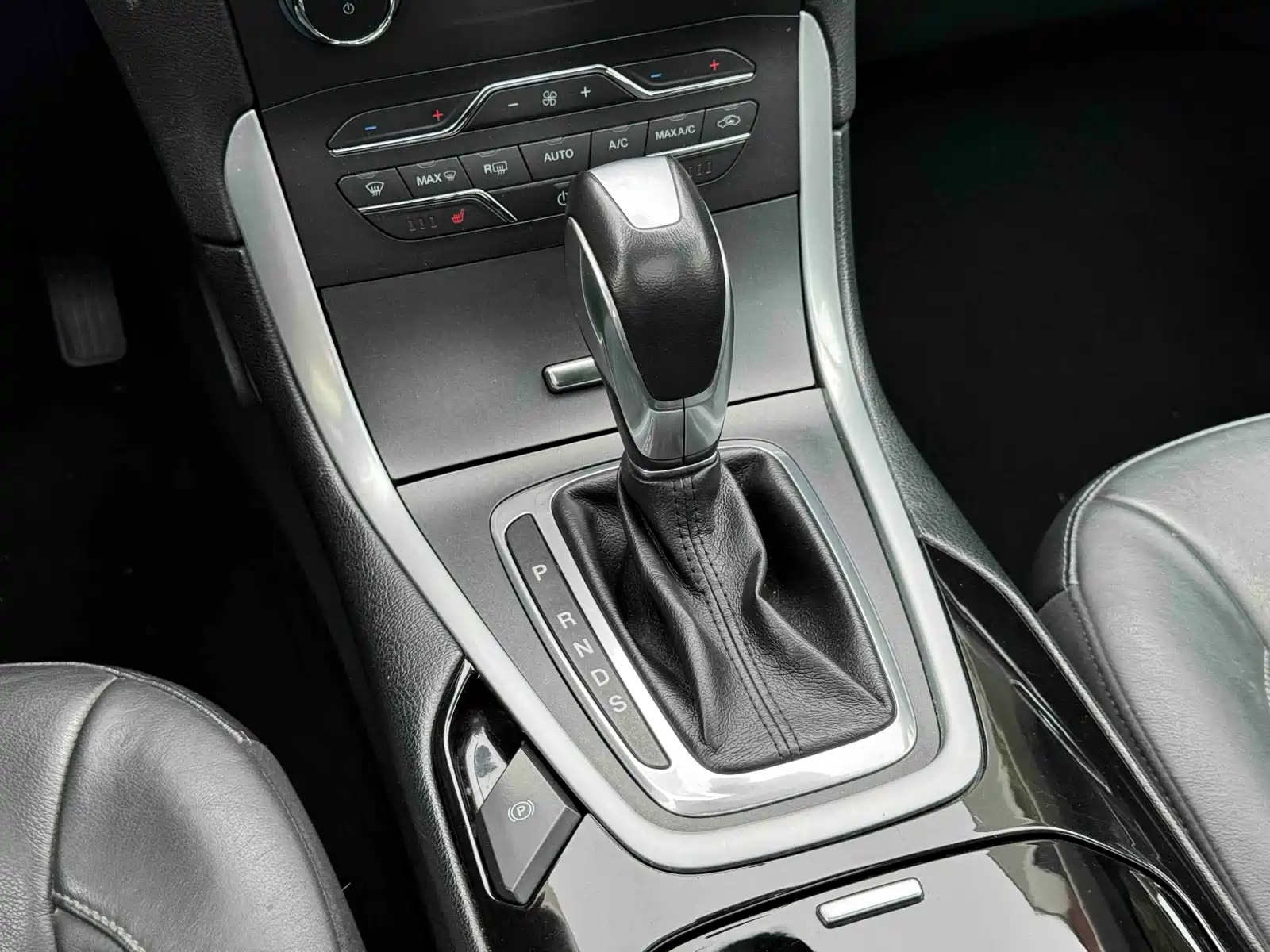 Фото 18 - Ford Edge