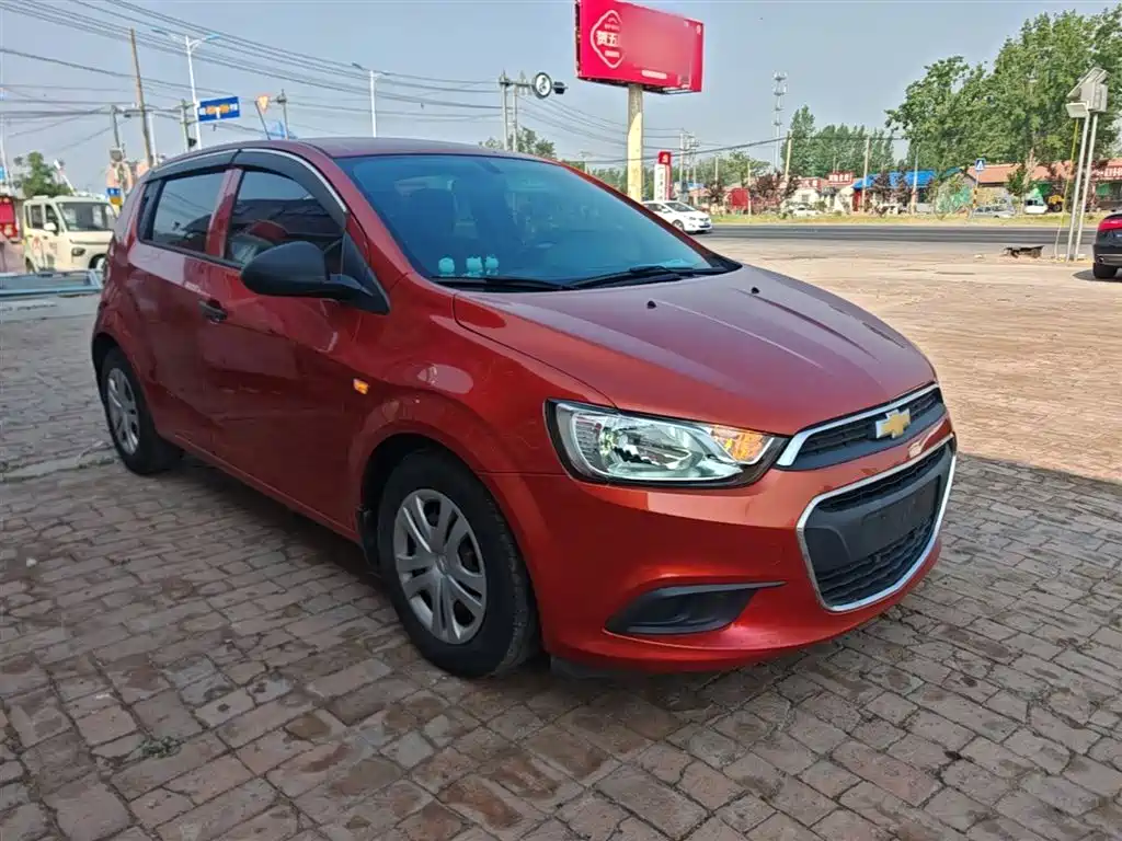 Chevrolet Aveo 2014 Hatchback 1.4SL MT Comfort Edition фото 4