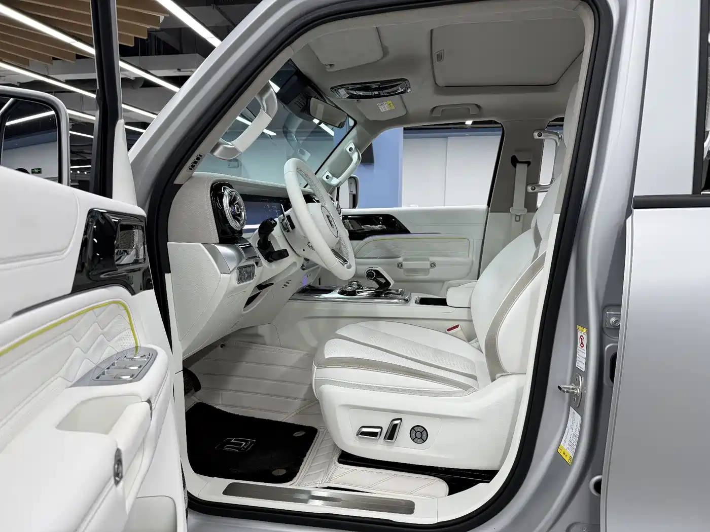 TANK CO CREATION TANK 300