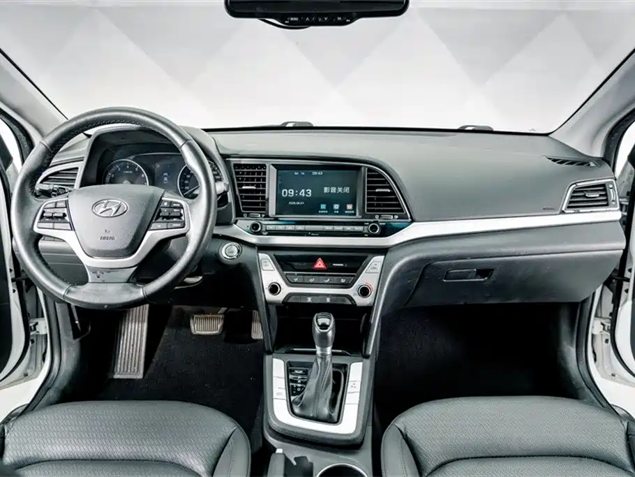 Hyundai Elantra 2016 1.6L Auto Smart·Luxury Edition фото 10