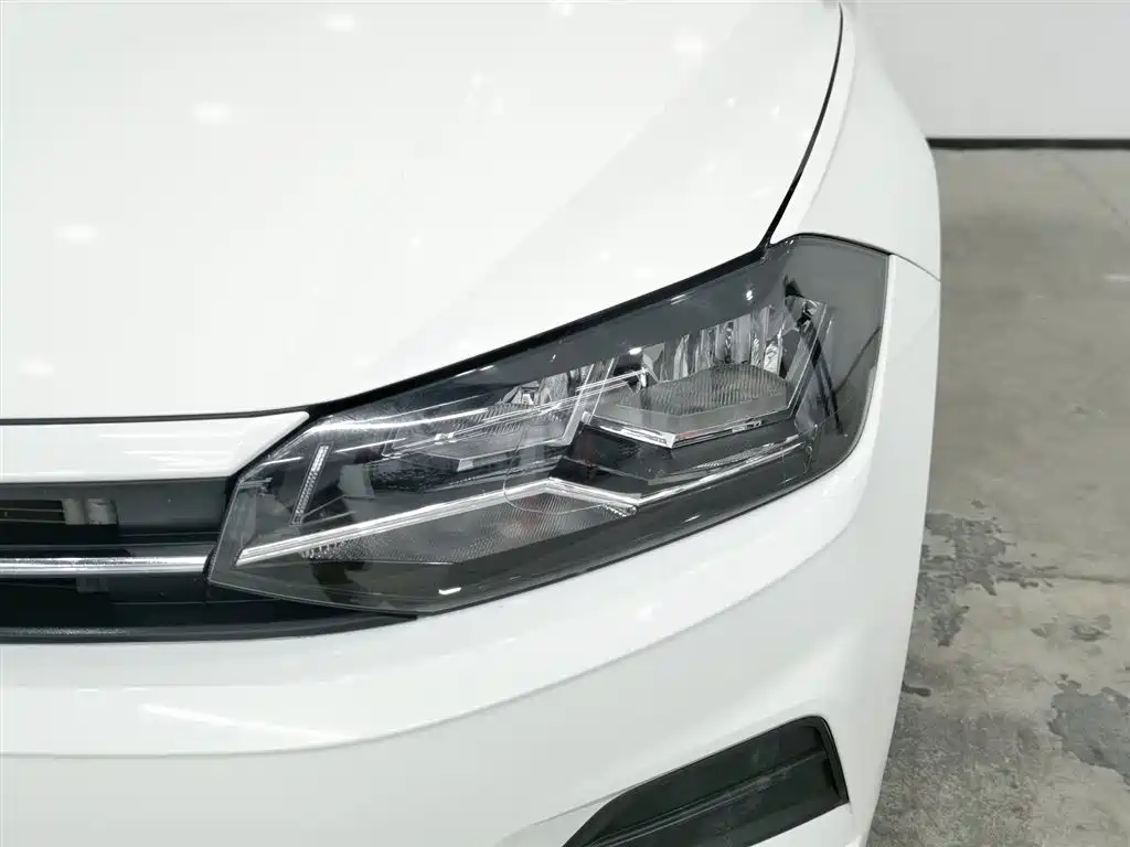 Volkswagen Polo 2019 Plus 1.5L Automatic Panorama Enjoyment Edition фото 7