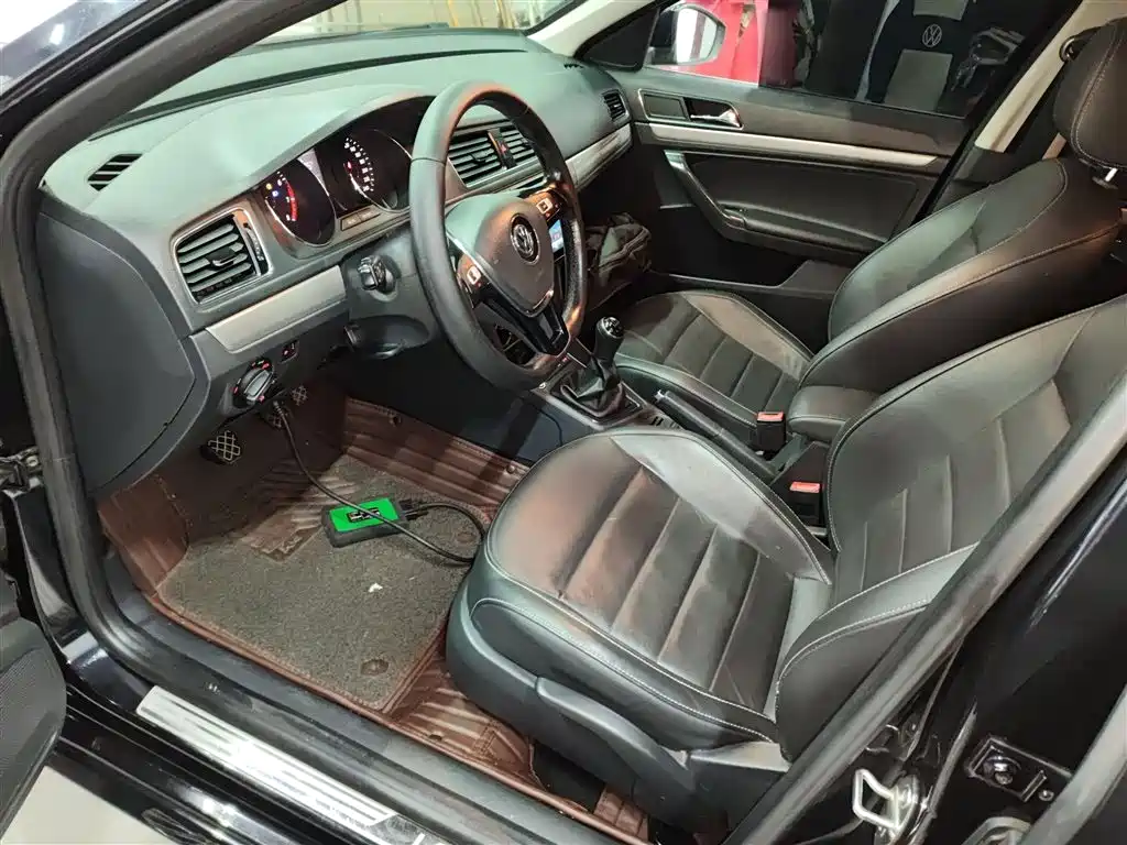 Volkswagen Lavida 2017 1.6L Manual Comfort Edition фото 16