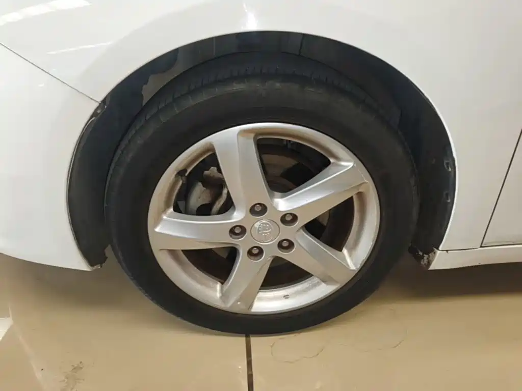 صورة 23 - Besturn B70