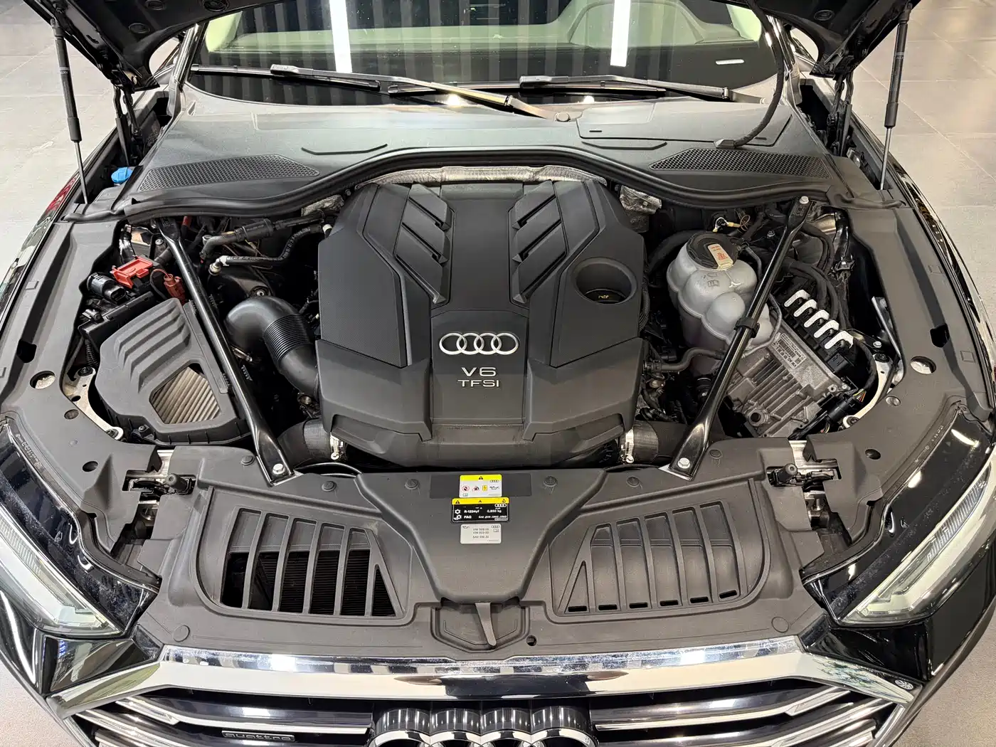 Audi A8 2022 A8L 50 TFSI quattro Comfort Collector's Edition фото 17