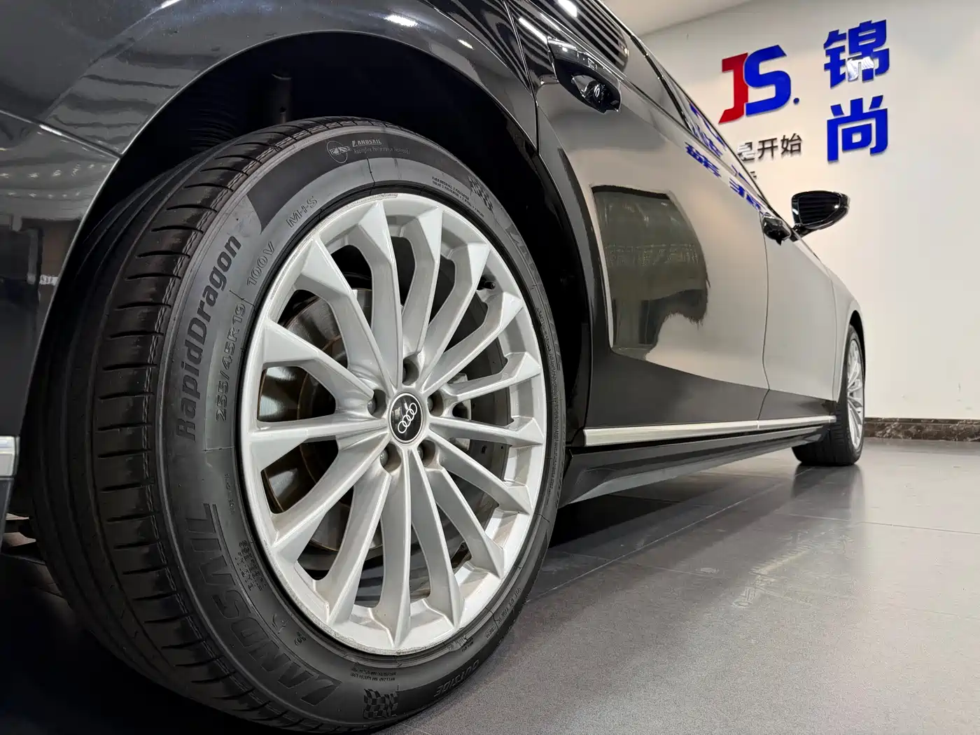 Audi A8 2022 A8L 50 TFSI quattro Comfort Collector's Edition фото 15
