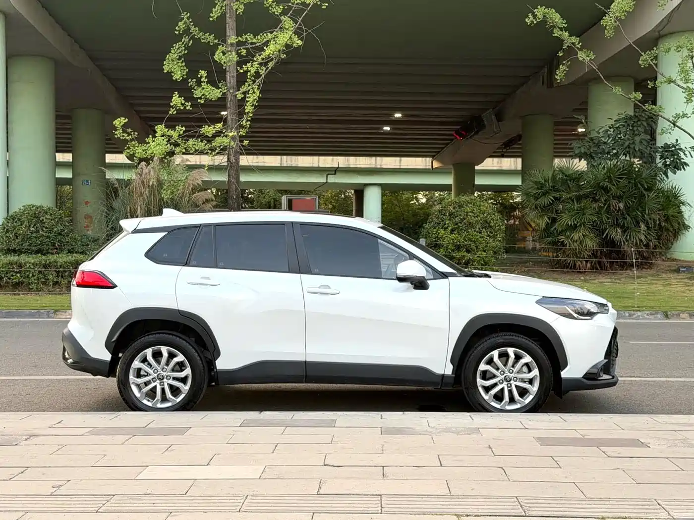 Toyota Frontlander 2024 2.0L CVT Leading Plus Edition фото 3