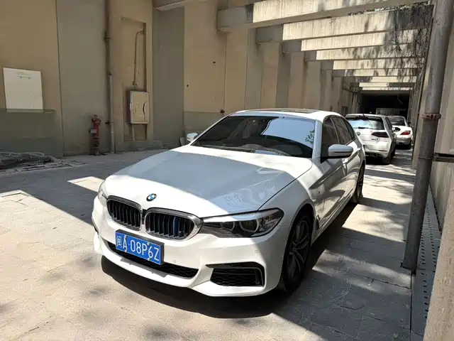 BMW 5 SERIES