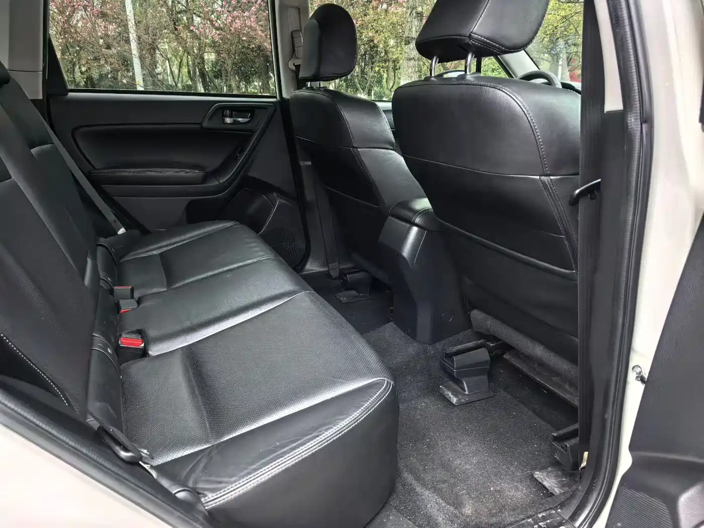 Subaru Forester 2015 2.0i Special Commemorative Edition фото 4