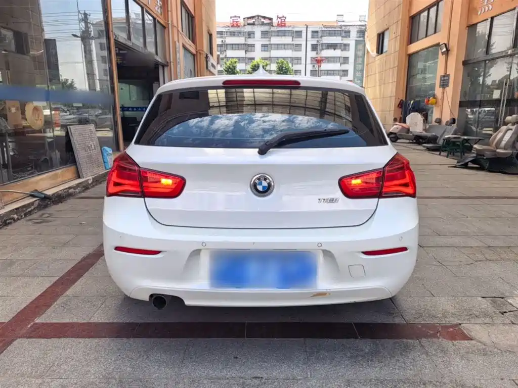 BMW 1 Series (Import) 2016 118i Leading фото 6