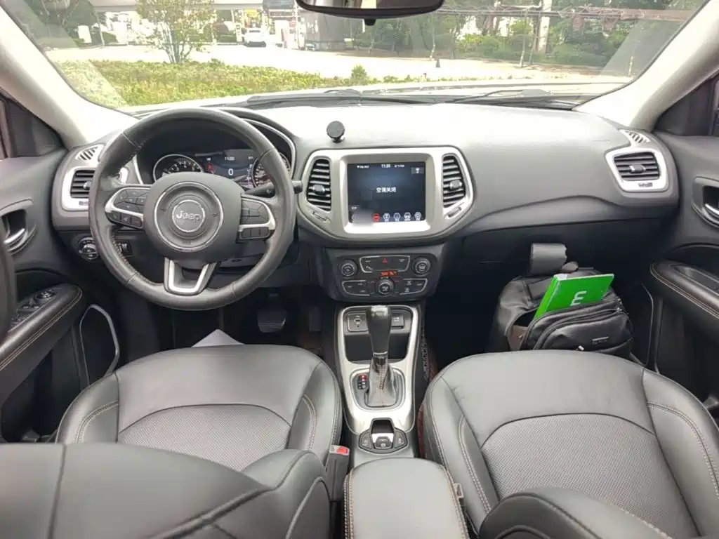 Photo 10 - Jeep Compass