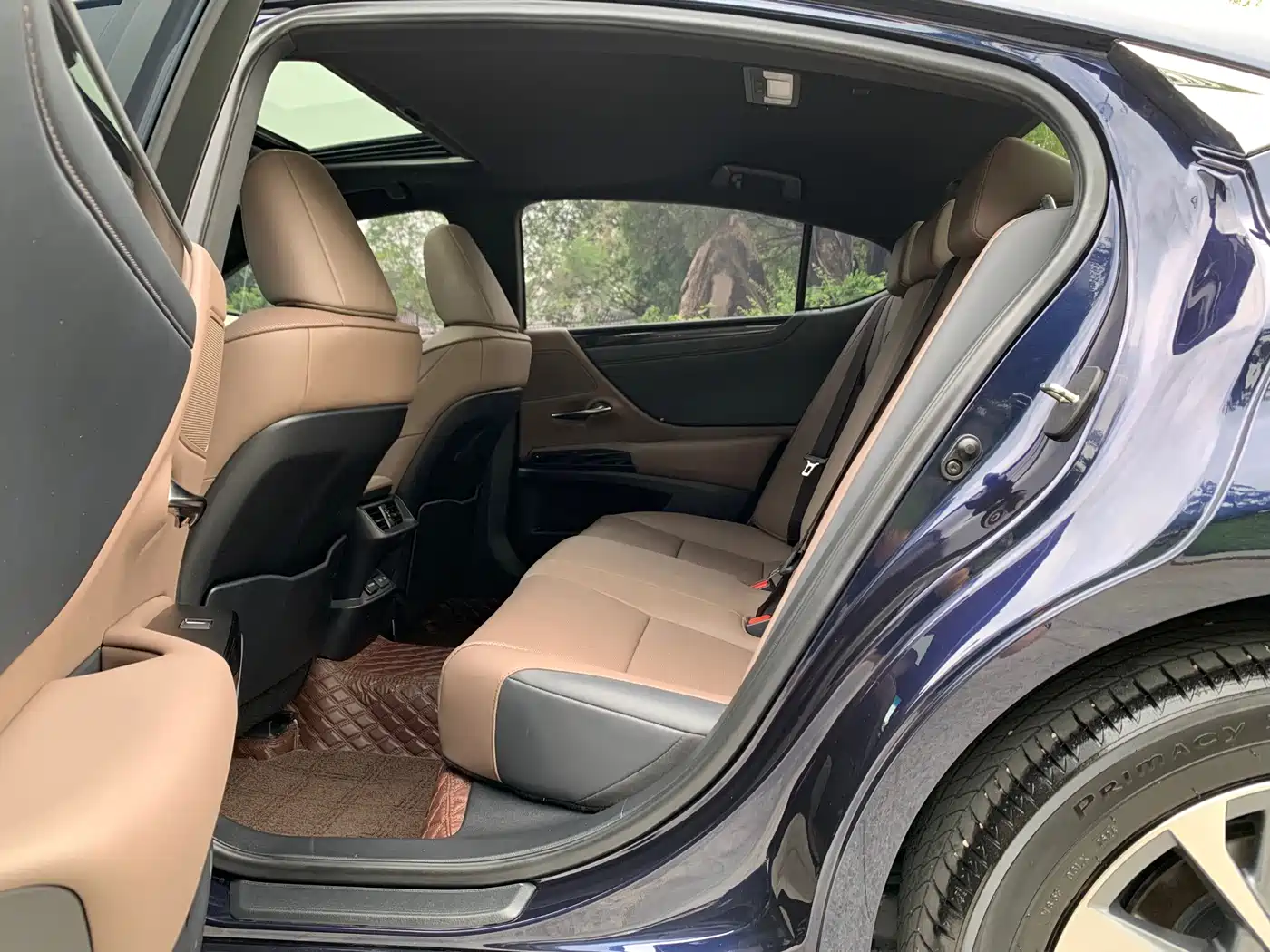 Фото 5 - Lexus ES