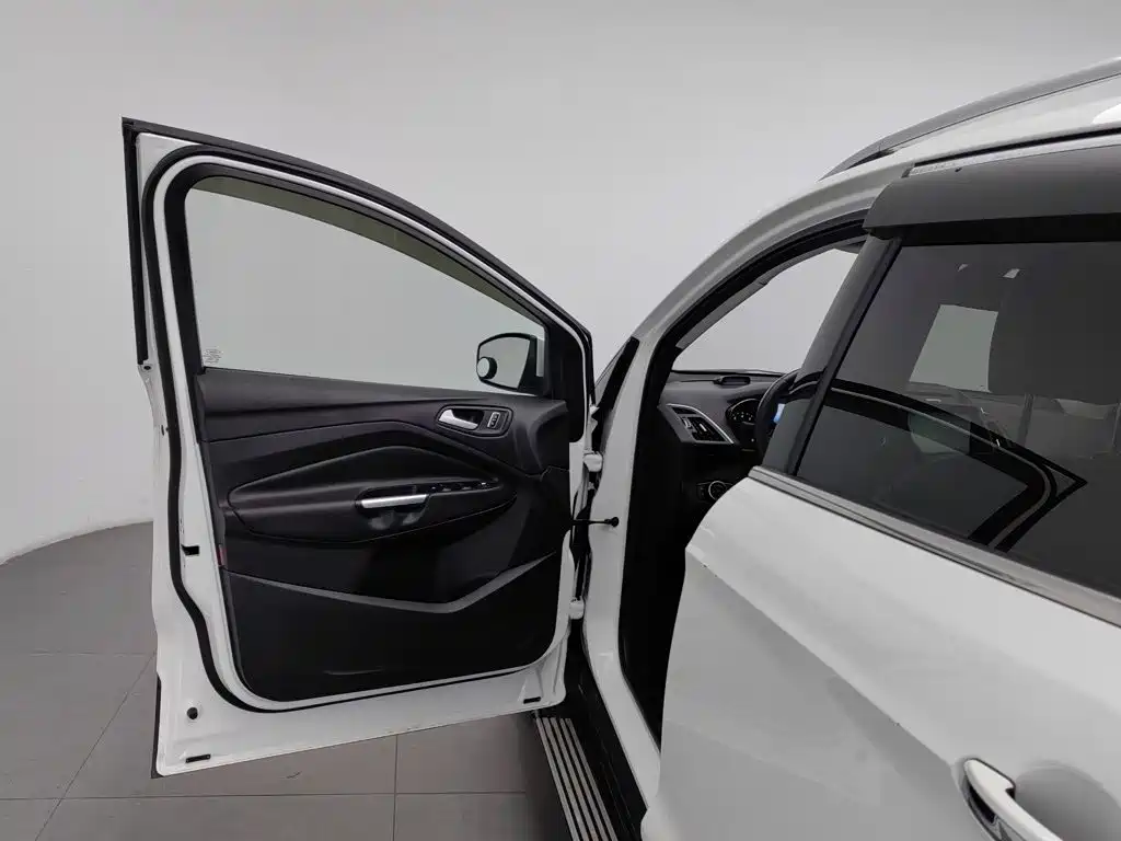 Фото 8 - Ford Kuga