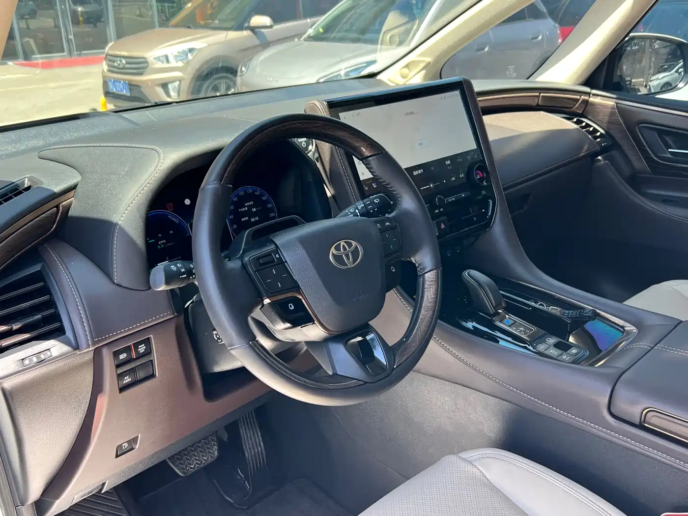 Toyota Alphard 2024 Hybrid 2.5L Ultimate Enjoyment Edition фото 9