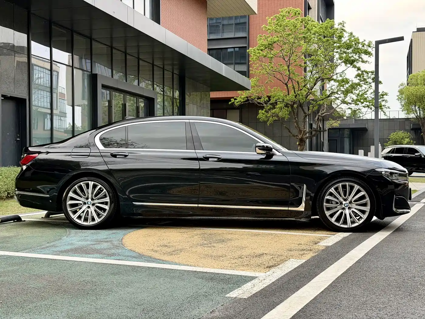 BMW 7 Series 2021 Model 740Li Leading Luxury Package фото 7