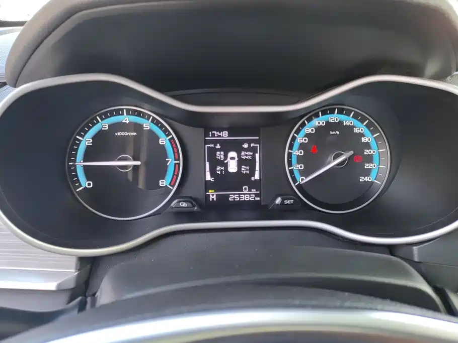 صورة 14 - Geely Emgrand