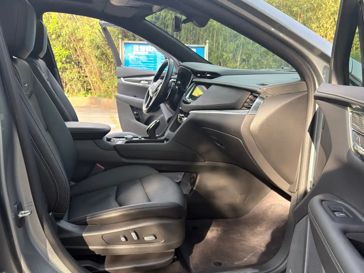 Cadillac XT5 2022 2.0T AWD Luxury (Hummingbird Edition) фото 16