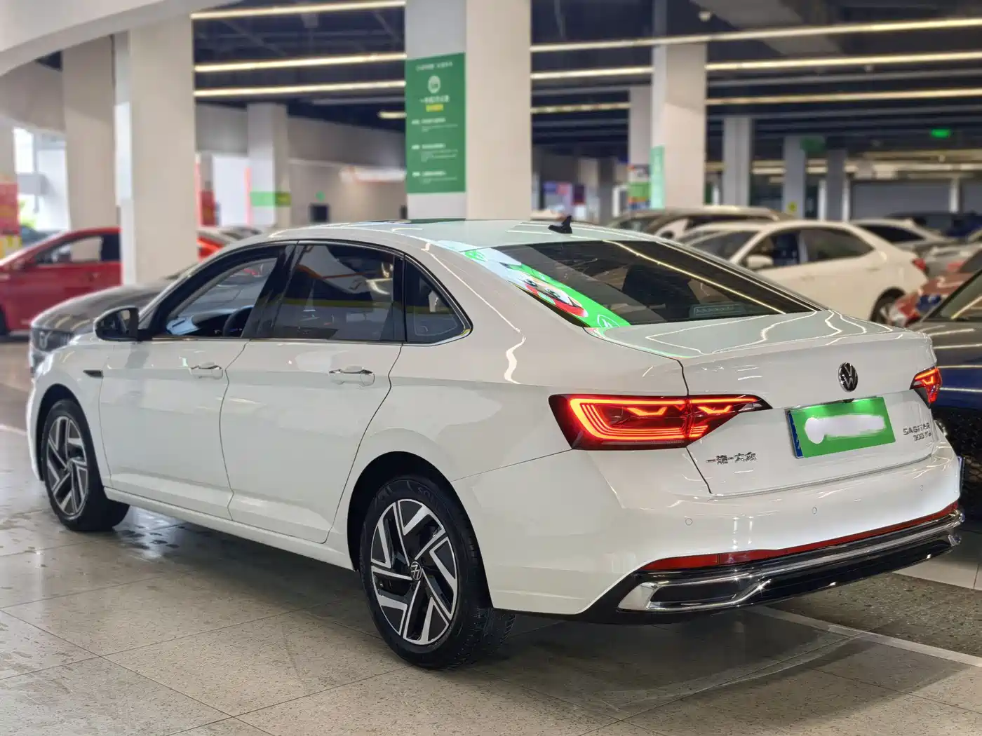 VOLKSWAGEN SAGITAR