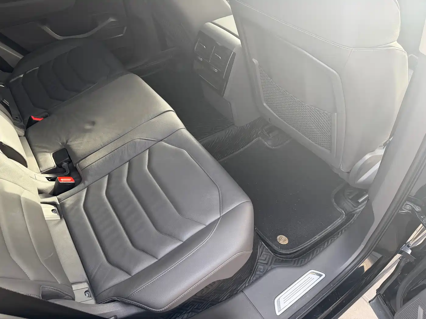 Volkswagen Touareg 2021 3.0TSI Sharp Edition with Gloss Black Sports Package фото 8