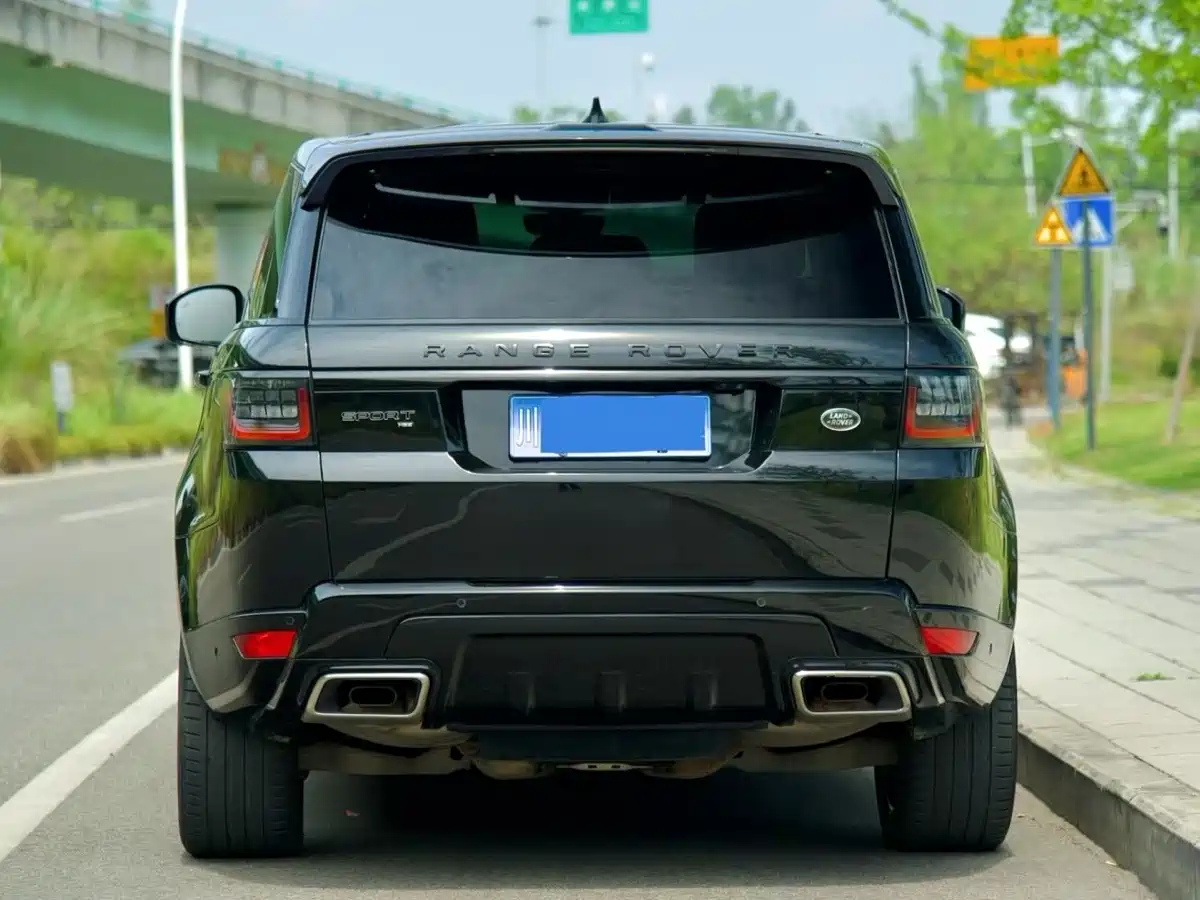 Land Rover Range Rover Sport 2021 3.0 L6 Gloss Black Edition фото 4