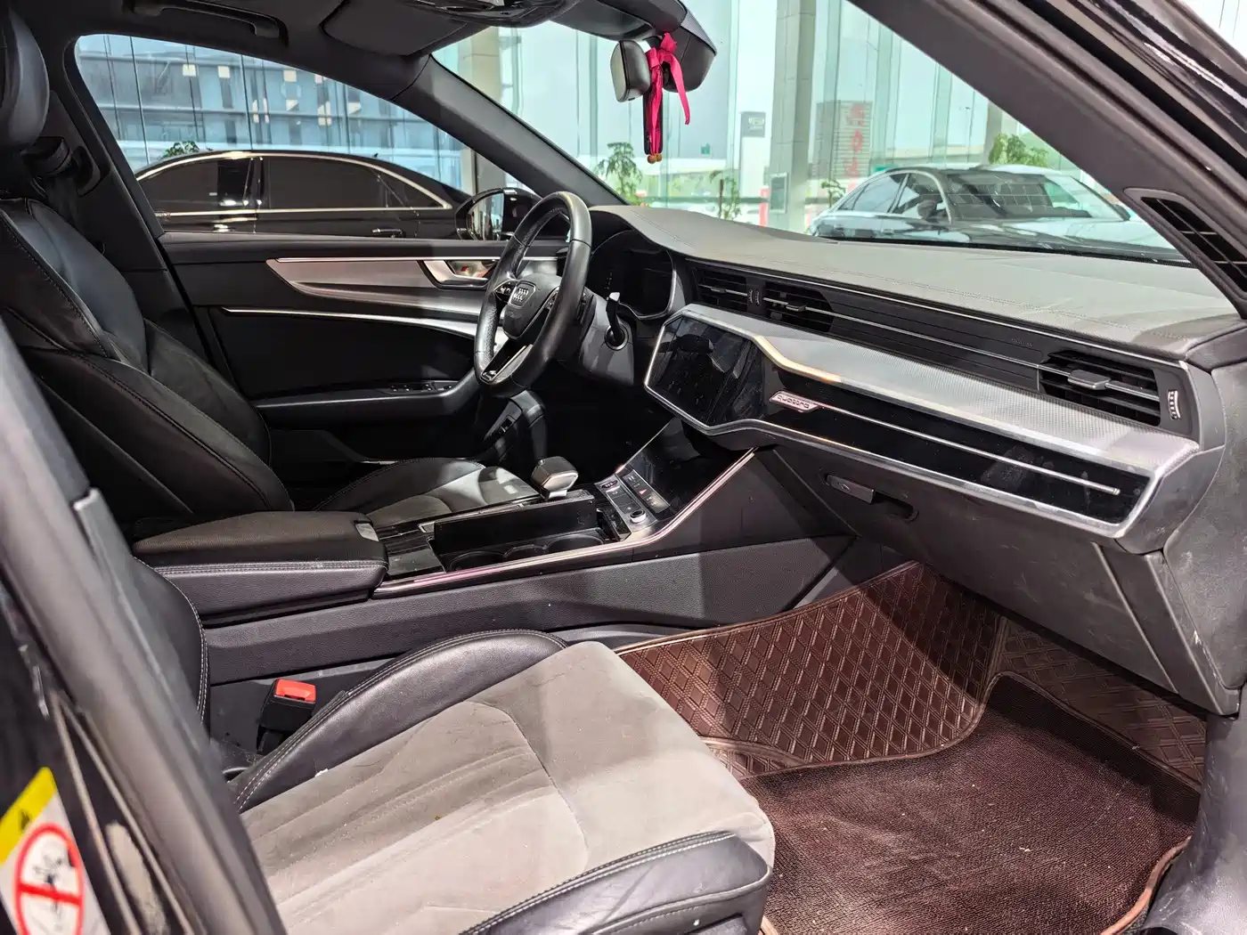 Photo 6 - Audi A6L