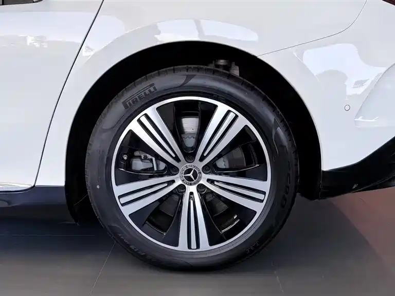 Mercedes-Benz EQE 2025 Model 500 4MATIC Luxury Edition фото 8