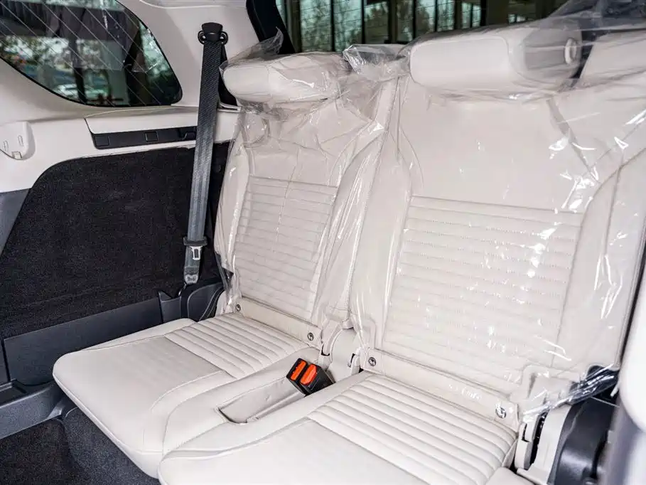Land Rover Discovery 2024 Model 360PS S фото 16