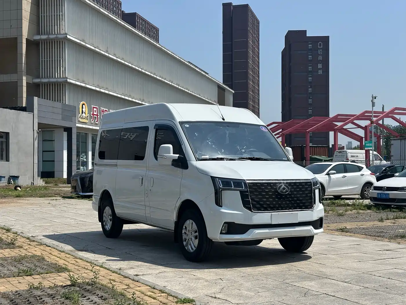 SAIC Maxus Xintu V80 2025 PRO Aoyun 2.0T Manual Short Wheelbase Medium Roof 5/6-Seater фото 5