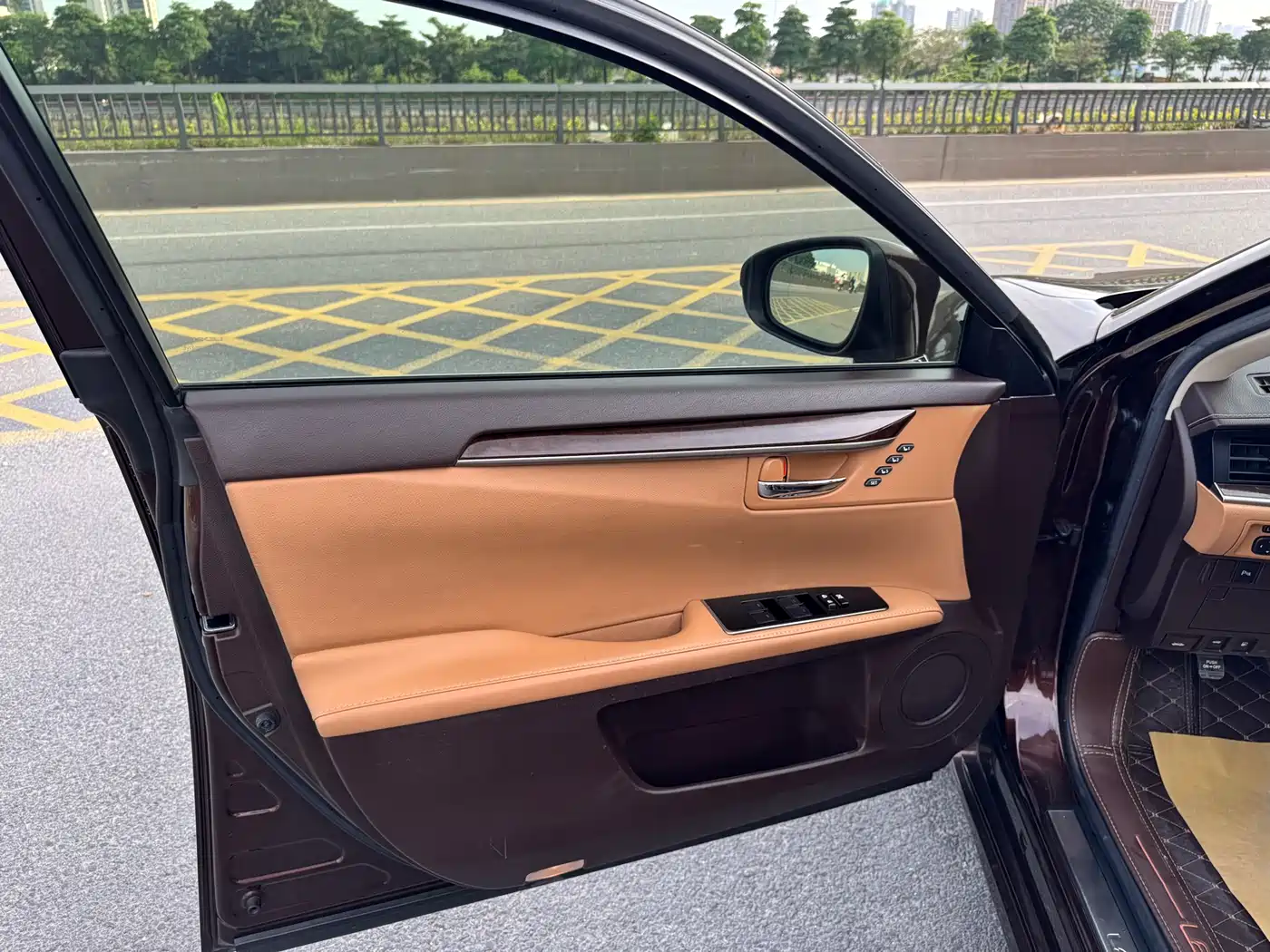 Lexus ES 2015 250 Elegance Edition фото 8