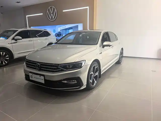 VOLKSWAGEN MAGOTAN 2022