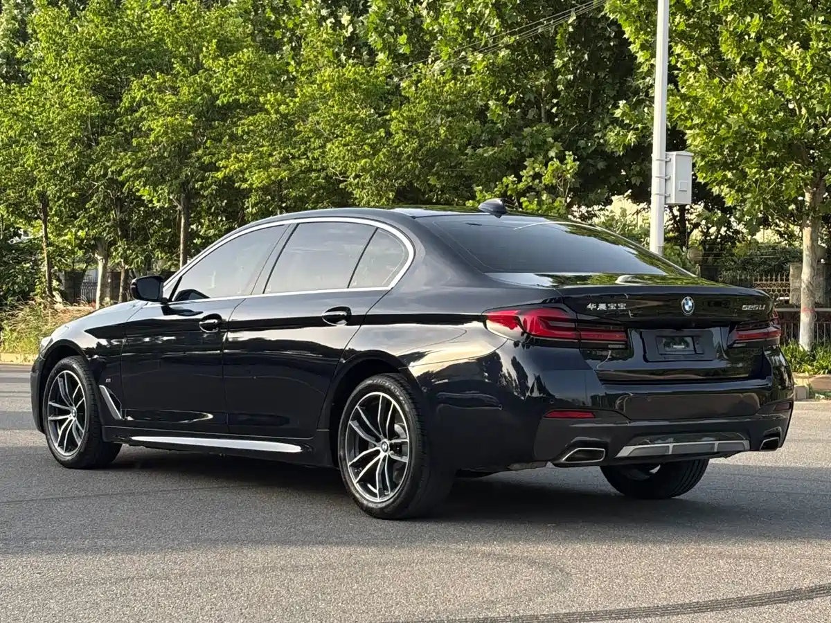 BMW 5 Series 2022 525Li M Sport Package фото 18