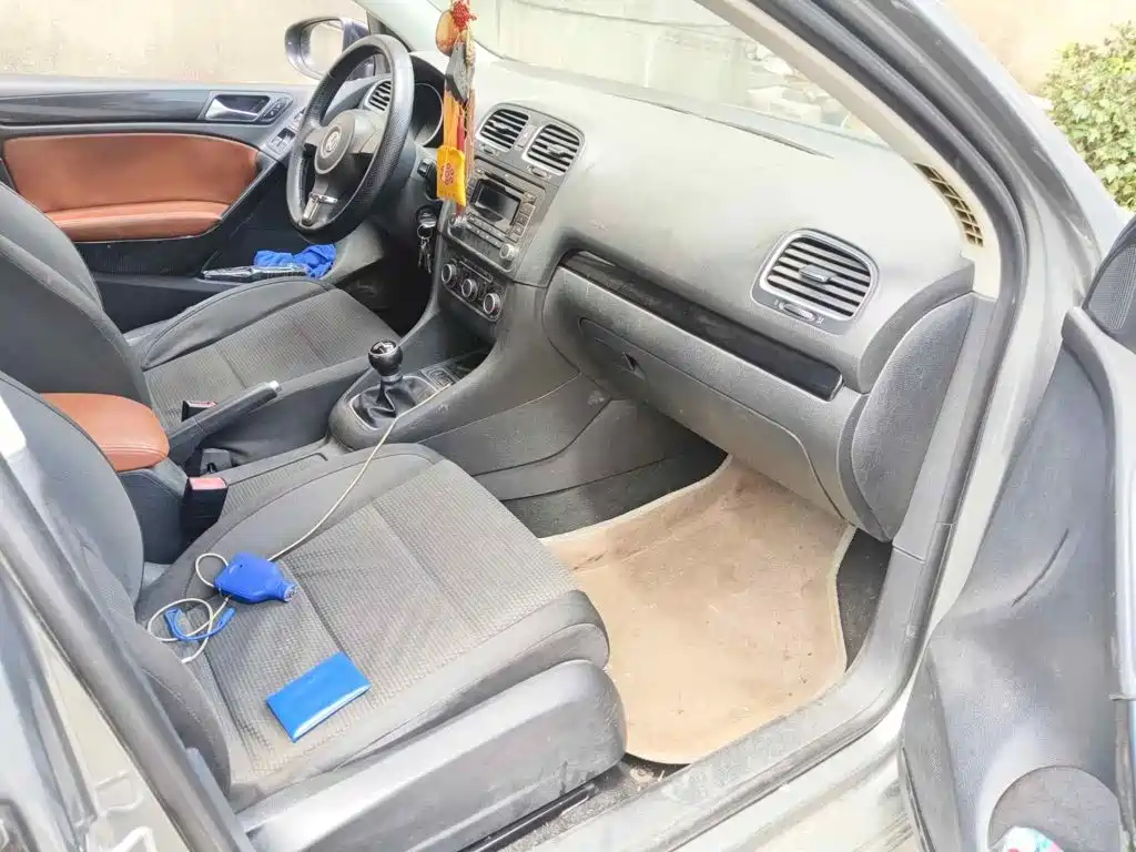 Photo 10 - Volkswagen Golf