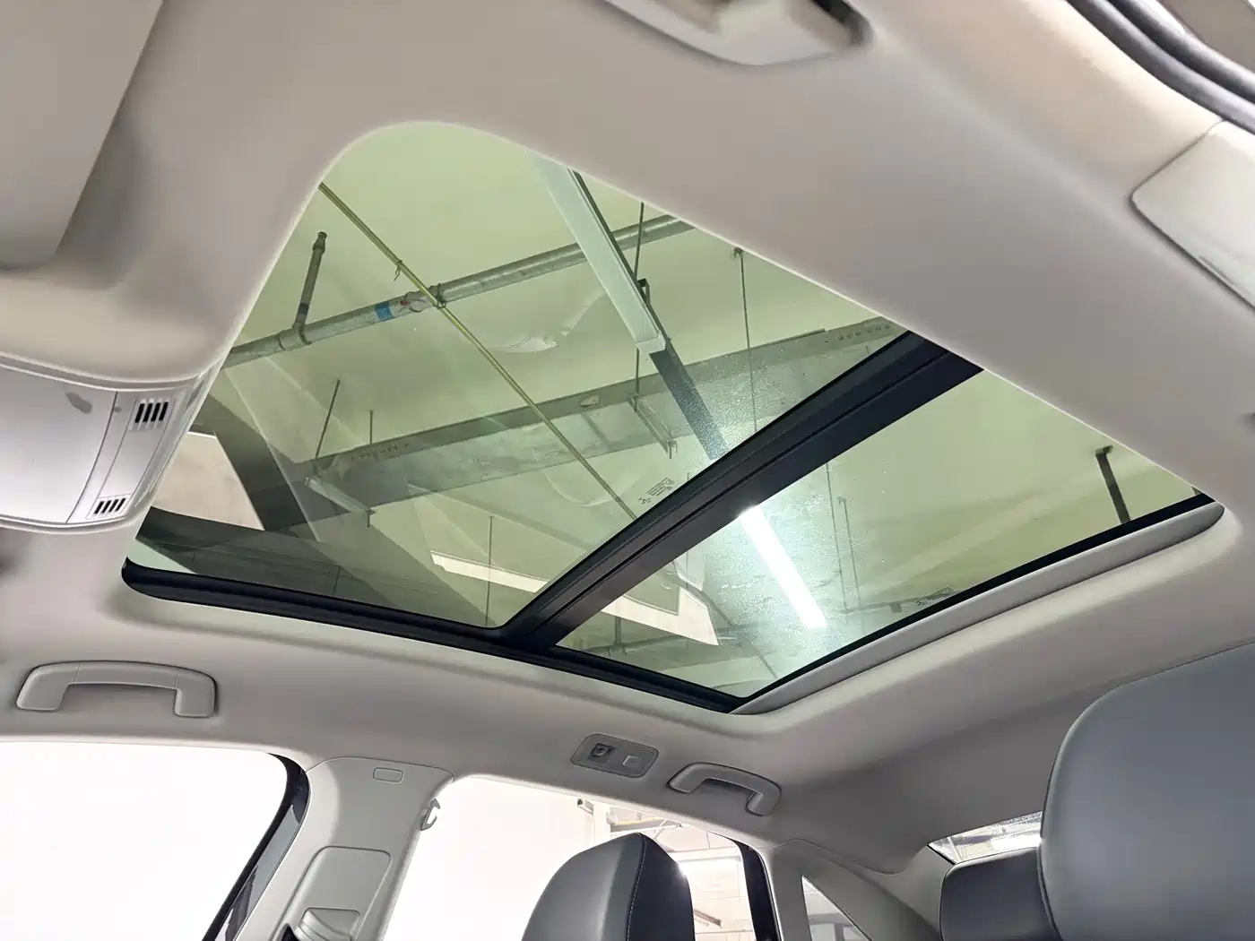 Volkswagen Sagitar 2023 Model Year 280TSI DSG Surpass Edition фото 21