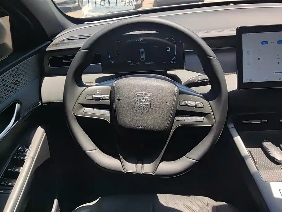 BYD Qin PLUS 2025 DM-i Smart Drive 55KM Leader фото 15