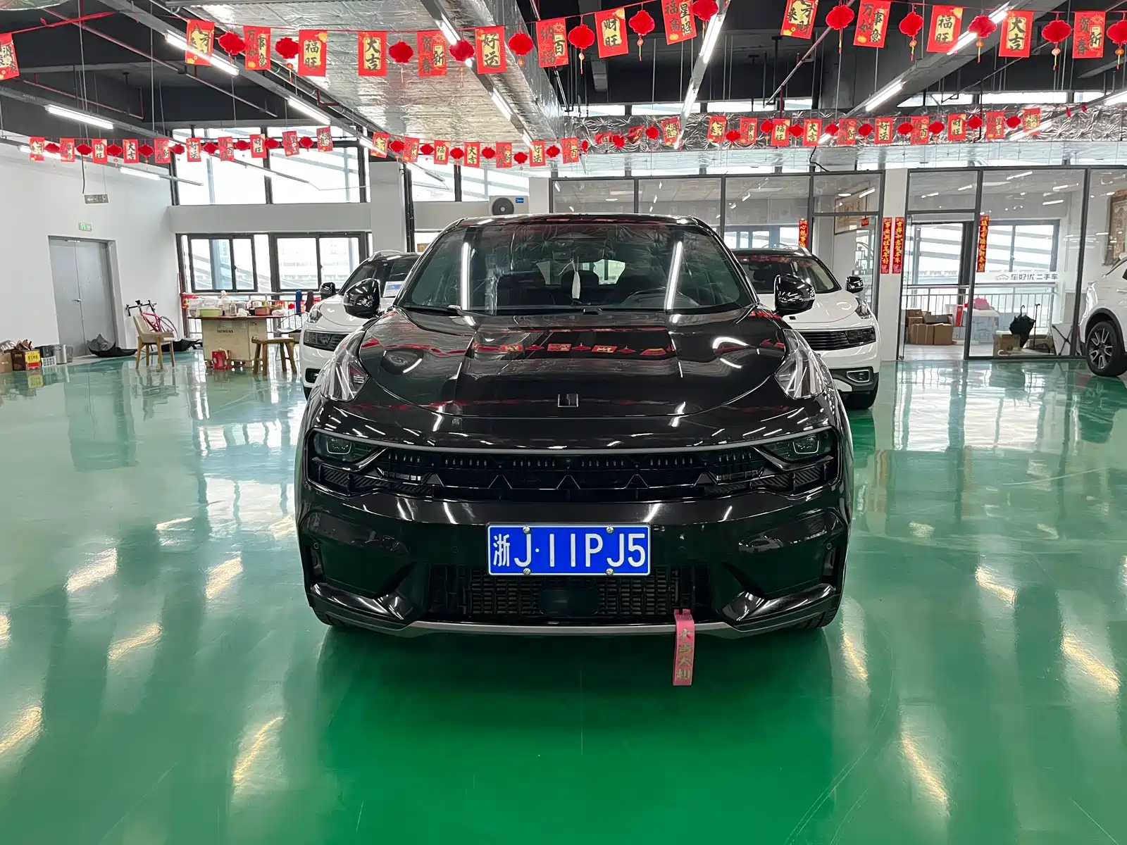 Photo 2 - Lynk & Co 05