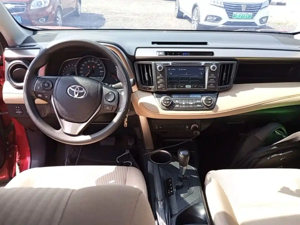 Toyota RAV4 Rongfang 2015 2.0L CVT 2WD Trend Edition фото 10
