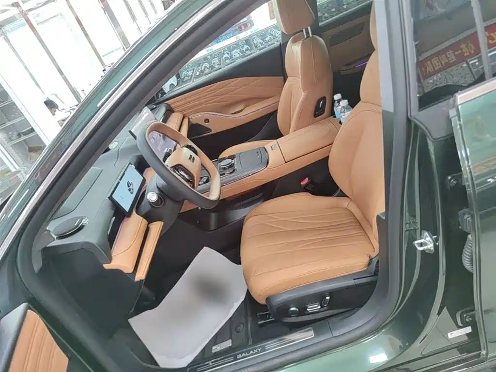 Geely Galaxy Galaxy Xingyao 8 2025 130km EM-P Starship Edition фото 15