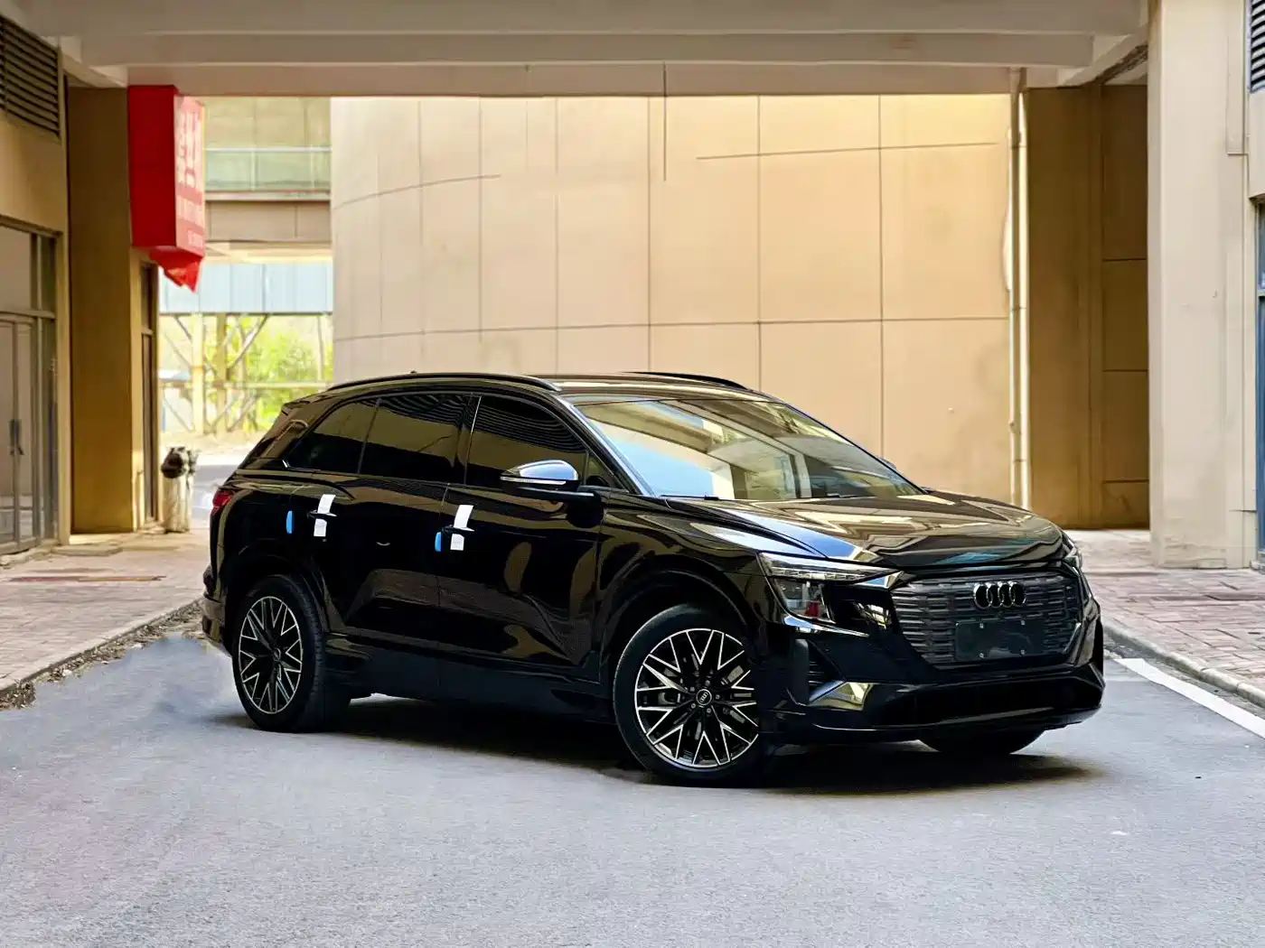 Audi Q5 e-tron 2023 40 e-tron Starlight Edition Brocade Package фото 3