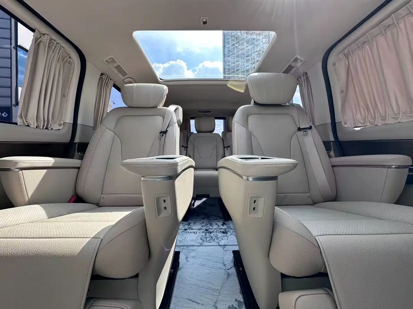 Mercedes-Benz V-Class 2022 V 260 L Long Wheelbase Prestige Edition фото 20
