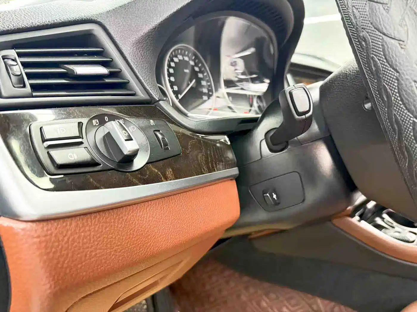BMW 5 Series 2017 525Li Leading Edition фото 17