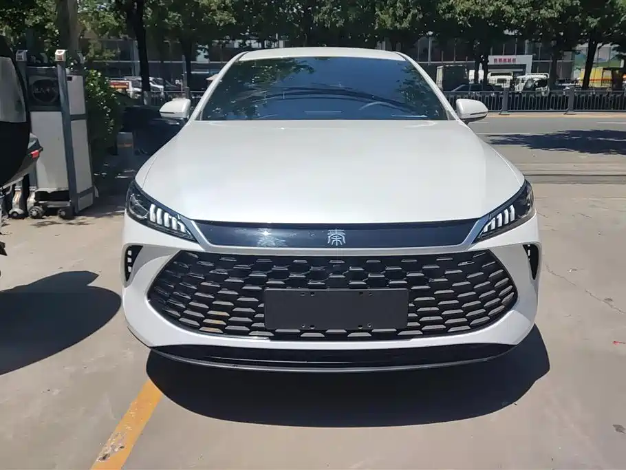 BYD Qin PLUS 2025 DM-i Smart Drive 55KM Leader фото 2