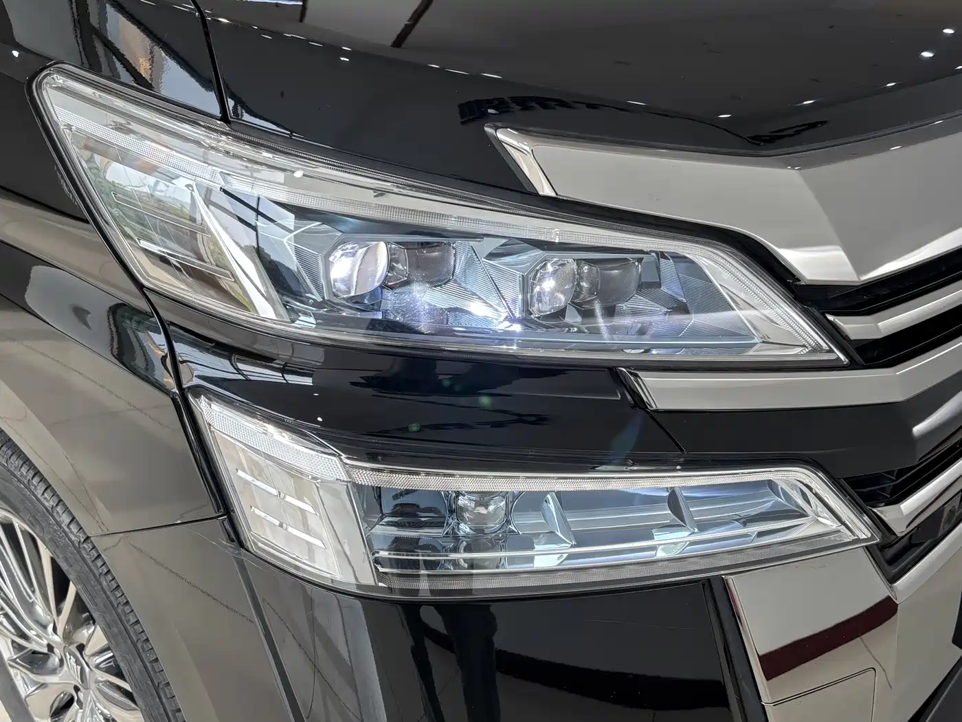 Toyota Vellfire 2021 Crown Hybrid 2.5L HV Premium Edition фото 19