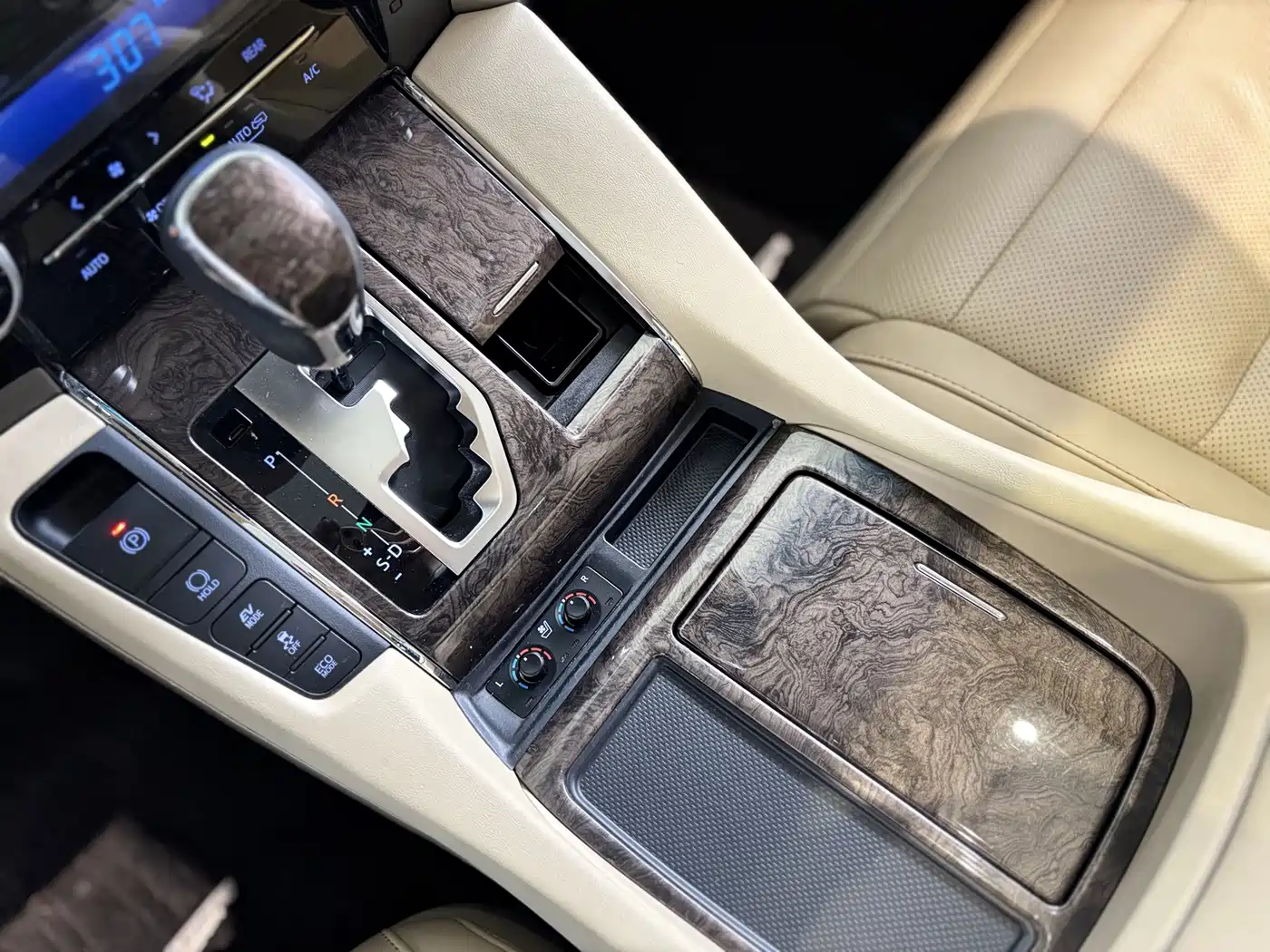 Toyota Vellfire 2021 Crown Hybrid 2.5L HV Premium Edition фото 8